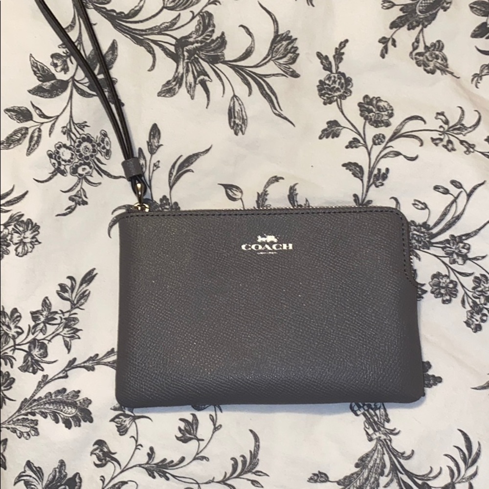 Coach wristlet with tags!
